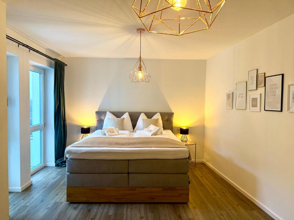 Postel nebo postele na pokoji v ubytování VetterLux - Exklusive Altstadt-Suite