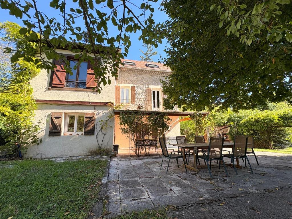 Zahrada ubytování Belle maison, SPA, proche centre-ville