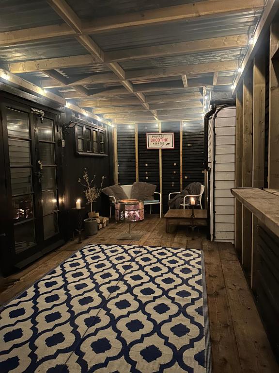 Istumisnurk majutusasutuses The Container