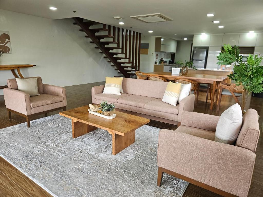 Posezení v ubytování Vine and Canopy