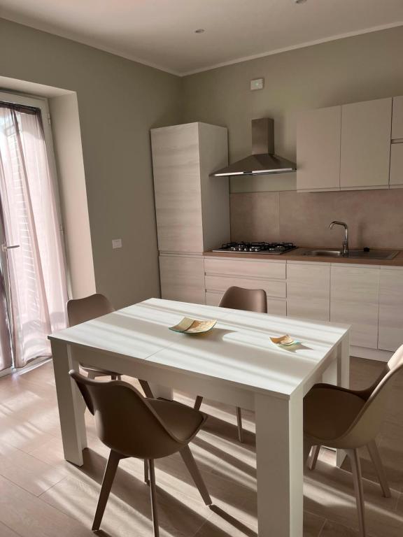 a white table and chairs in a kitchen at Nancy's Home in Naples