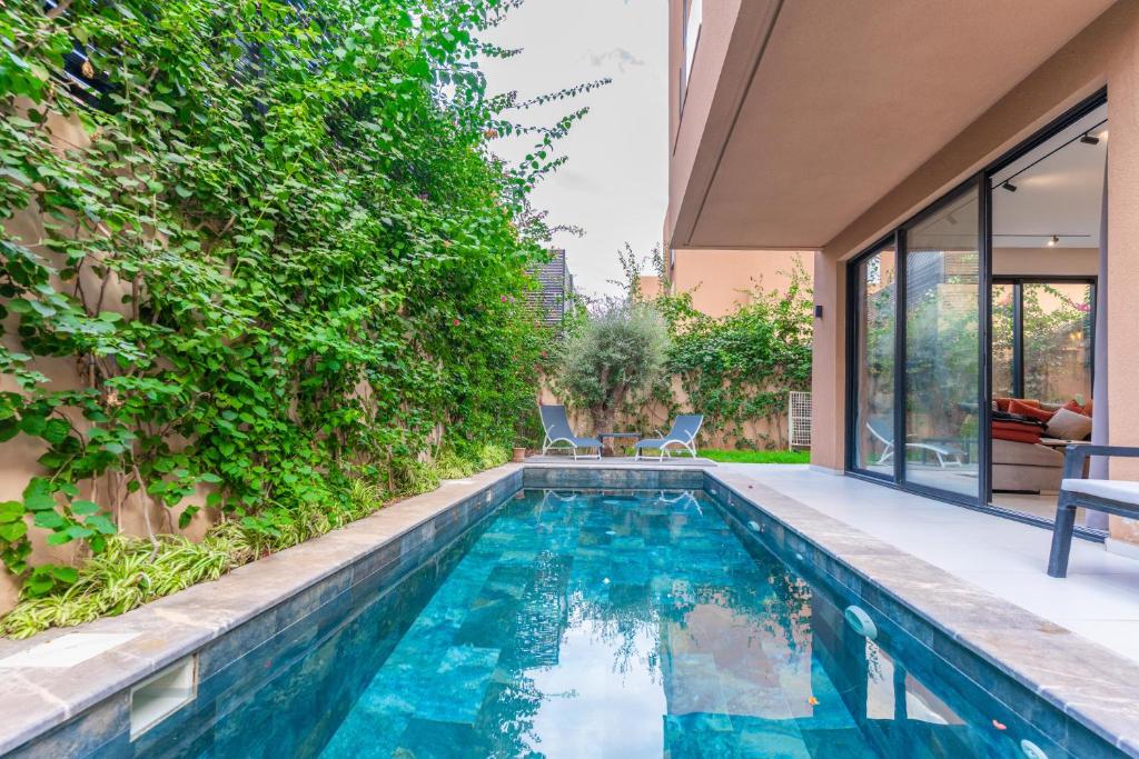 Swimmingpoolen hos eller tæt på Luxury Stay Free Breakfast Heated Pool & Spa