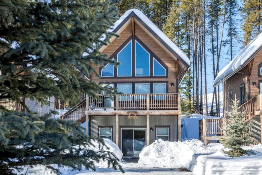 Fotografie z fotogalerie ubytování Charming Mountain Cabin for a Family Getaway near Lake McDonald, Montana v destinaci West Glacier