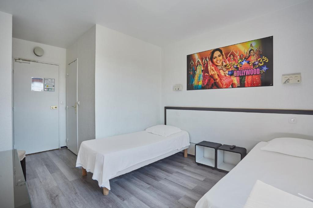 Kyriad Joinville-Le-Pont - Standard Room With Two Single Beds