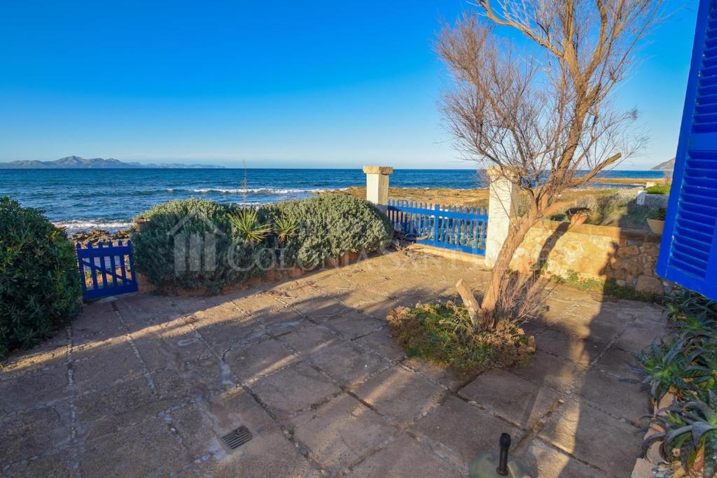 ein Blick auf das Meer von einem Haus in der Unterkunft Punta Llarga in Colònia de Sant Pere