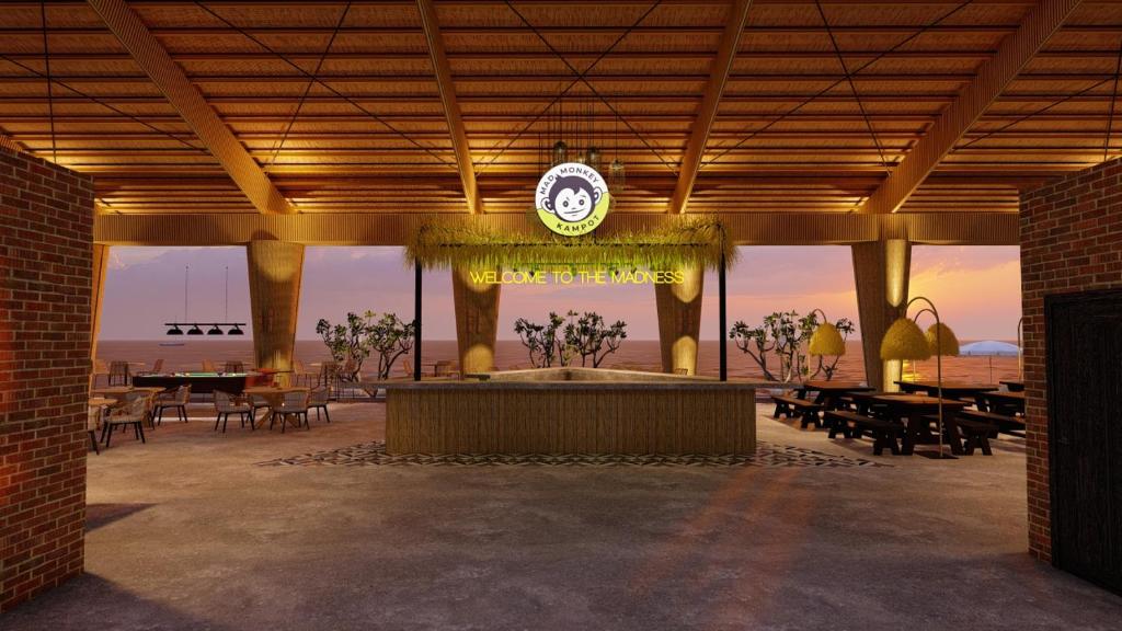 Restoran või mõni muu söögikoht majutusasutuses Mad Monkey Kampot