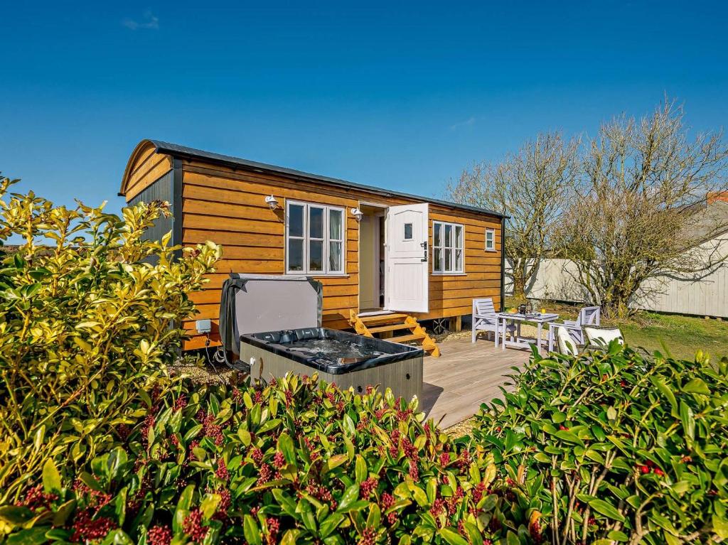 a small cabin with a deck with a grill at 1 Bed in Boscastle 90818 in Camelford