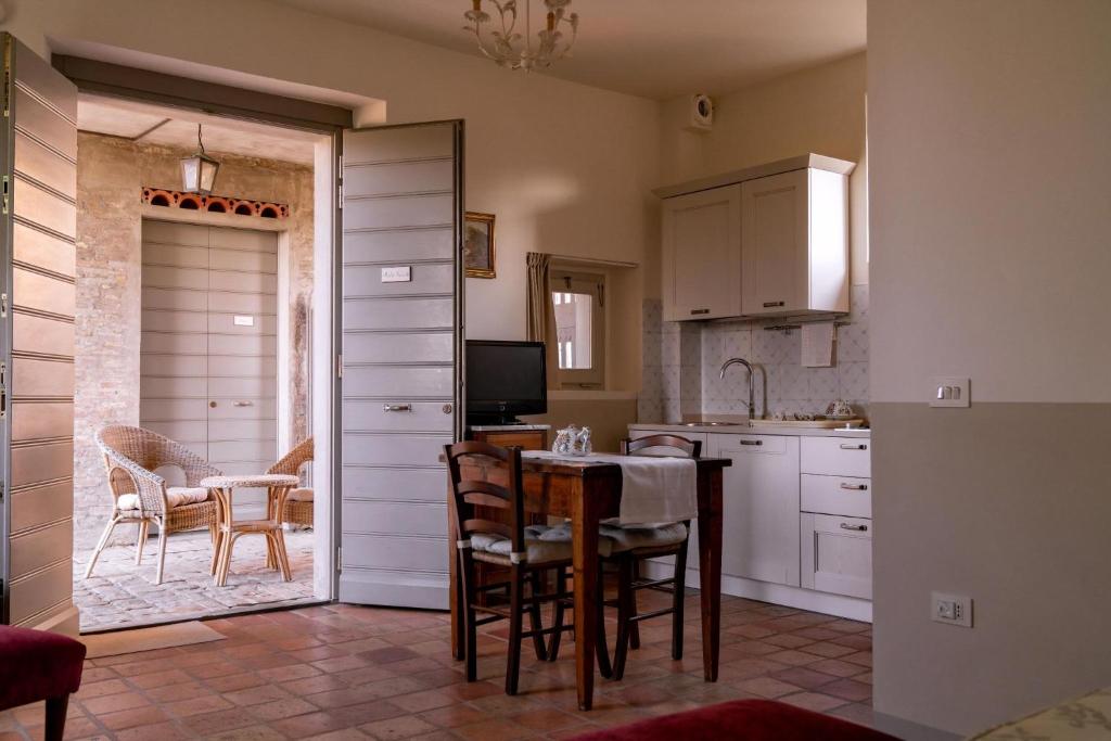 Η κουζίνα ή μικρή κουζίνα στο Mater Matuta