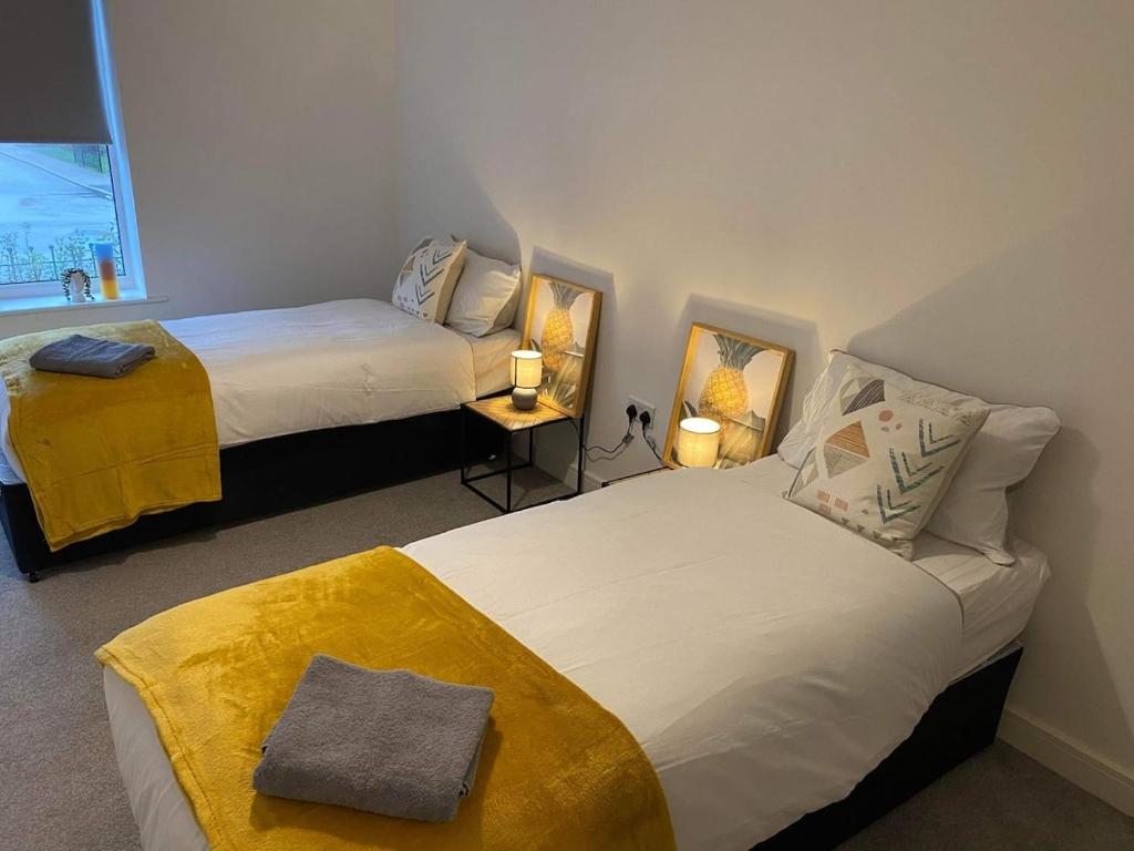 Postel nebo postele na pokoji v ubytování 2 Bed Apartment Free Parking Close to Gatwick