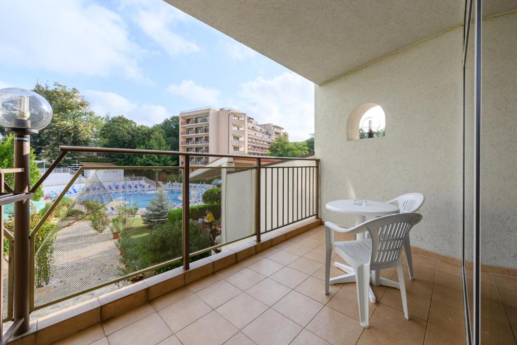 Superior Twin Room with Pool or Park View and balcony (2 adults + 1 child up to 11.99 years old)