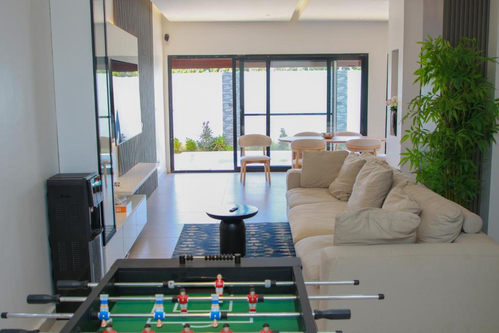 a living room with a couch and a table at la Villa WOOR Saly Joseph in Mbour