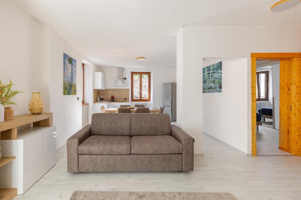 Χώρος καθιστικού στο La Rondinella 2 bedr apt 10 min from Bernina Exp