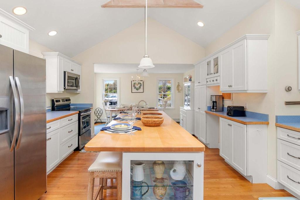 Kuchyň nebo kuchyňský kout v ubytování Half Mile to Earle Rd Beach