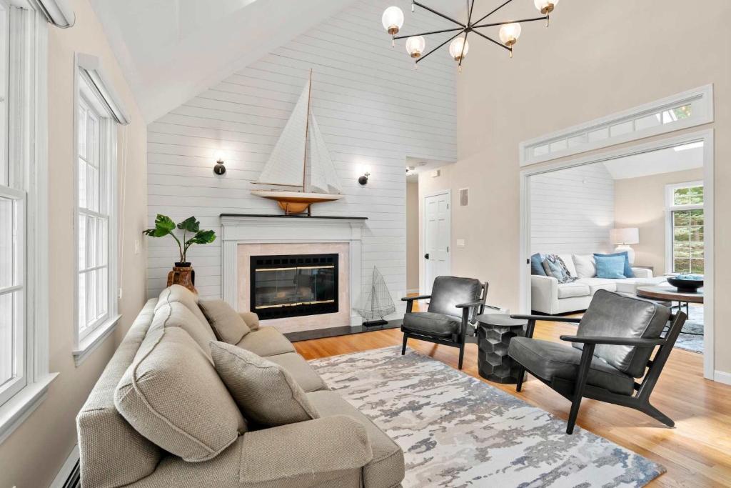 Et opholdsområde på Near Corporation Beach Game Room