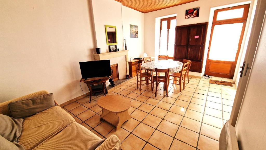 Μια τηλεόραση ή/και κέντρο ψυχαγωγίας στο Âme Oléronaise dans hameau Oléronais