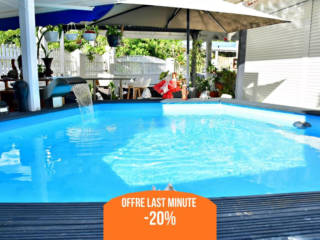 Πισίνα στο ή κοντά στο Le Sable Bleu - Évasion tropicale - Idéal Couples & Familles - PLAGE 5min - Piscine - Parking privé - Logement climatisé - Vue sur les palmiers - Restau snack familial sur place