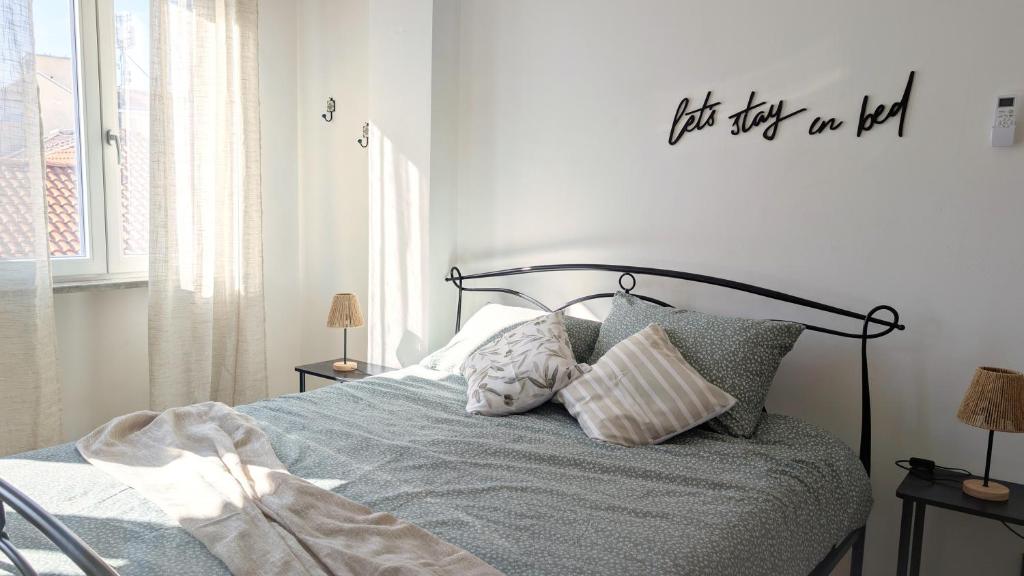 Ένα ή περισσότερα κρεβάτια σε δωμάτιο στο Ari'stay - Panoramic in Piazza Alfieri - 2BR - AC