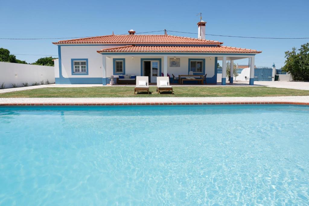 Swimmingpoolen hos eller tæt på Casa dos Foros - Countryside Villa