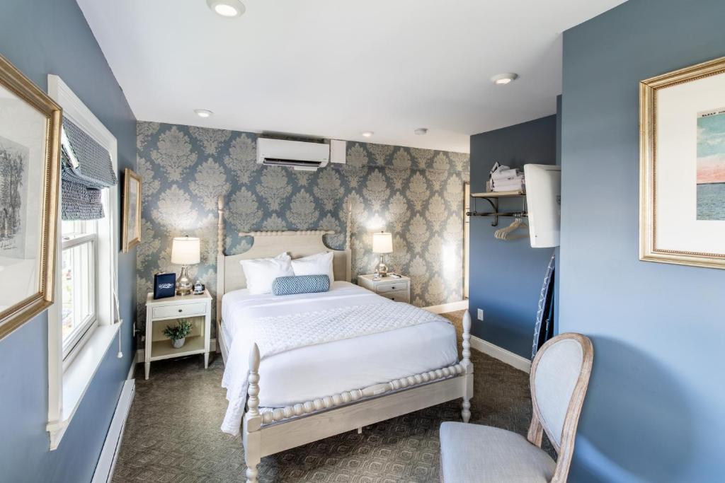 Serenity Inn Newport - Room 10 - Queen Room With Balcony