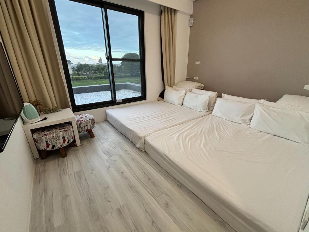 Ένα ή περισσότερα κρεβάτια σε δωμάτιο στο Love米渡假會館