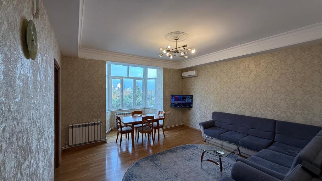 Khu vực ghế ngồi tại Mayden Tower apartment