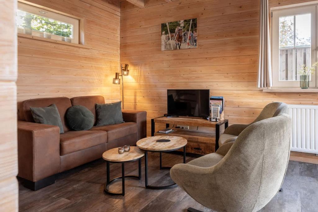 TV a/nebo společenská místnost v ubytování Hello Zeeland - Zeeduinsepoort 14a