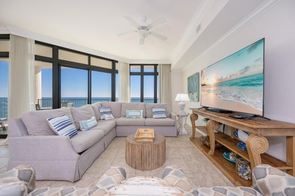 Χώρος καθιστικού στο The Oasis 2209 formerly Phoenix West II 2209 condo