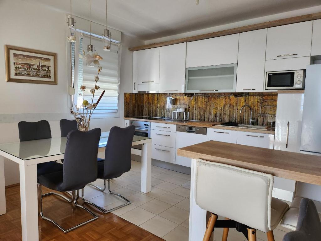 Apartman Maneo with free parking in garage
