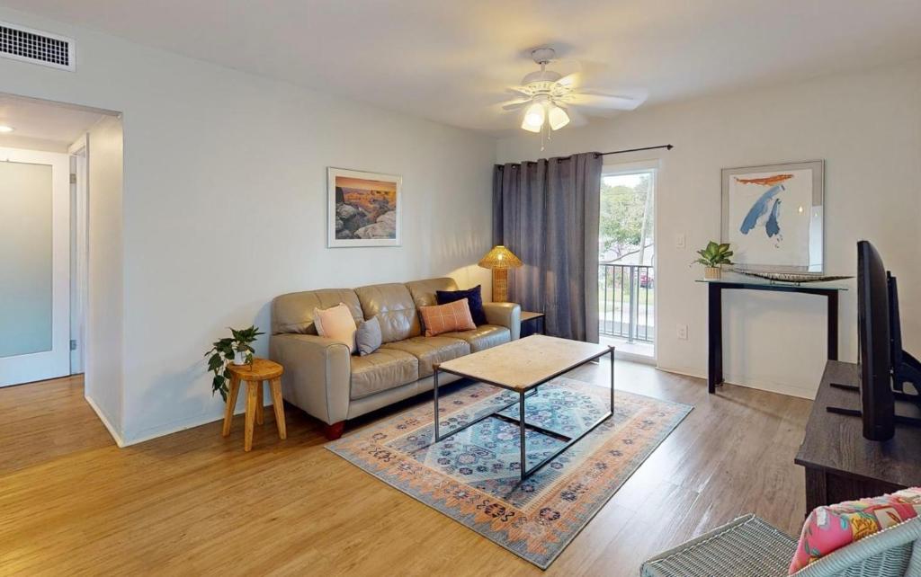 Posezení v ubytování Palmettobay#2, 2 Bedroom4 Twin Beds Park2 Cars