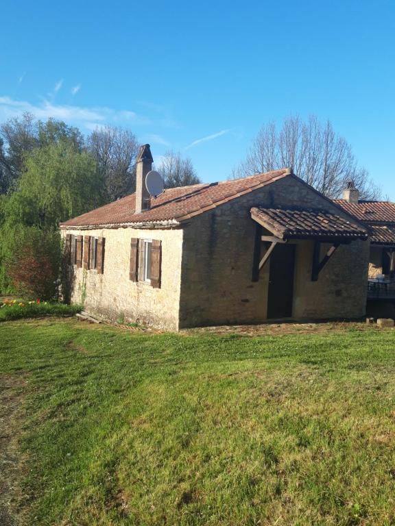 Το κτήριο όπου στεγάζεται  η παραθεριστική κατοικία