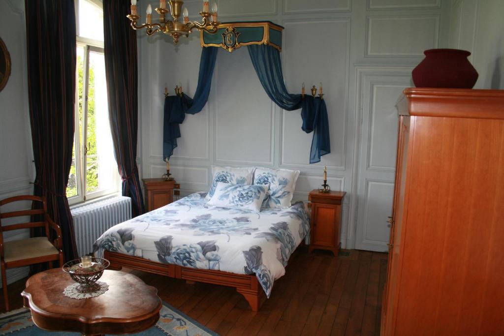 Postel nebo postele na pokoji v ubytování Château du Clos Mortier