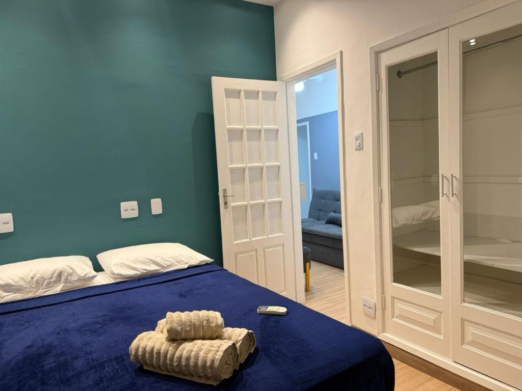 Uma cama ou camas num quarto em Apartamento no Centro RJ - Rua do Theatro Municipal