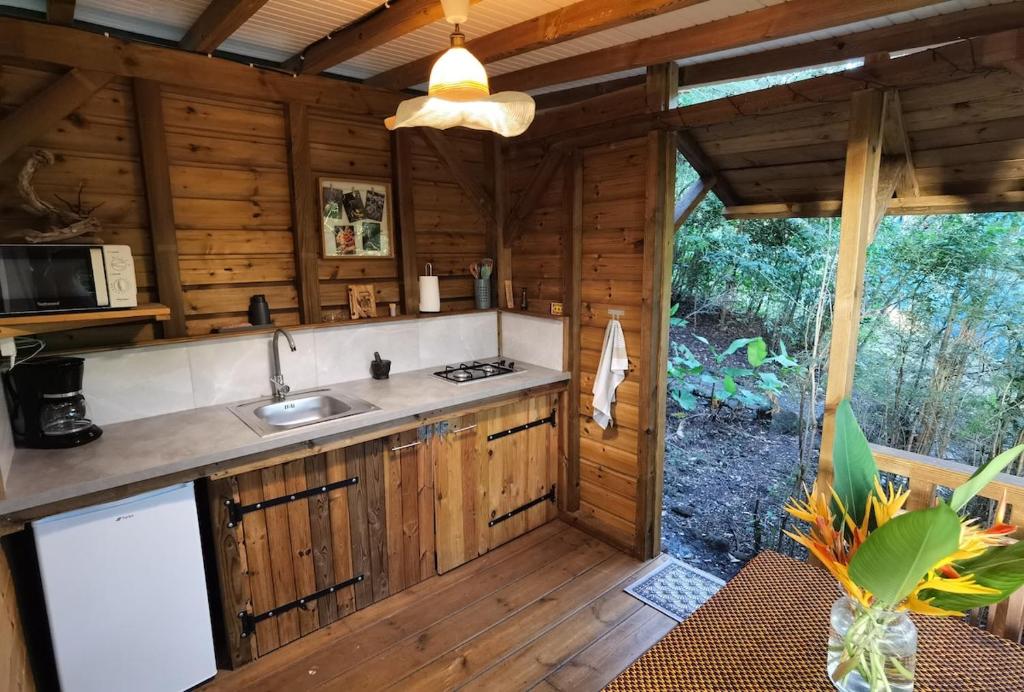 Η κουζίνα ή μικρή κουζίνα στο Kaz Coco Bungalow