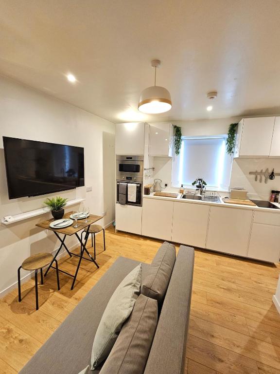 Kuchyň nebo kuchyňský kout v ubytování Inverness City Centre Studio Flat