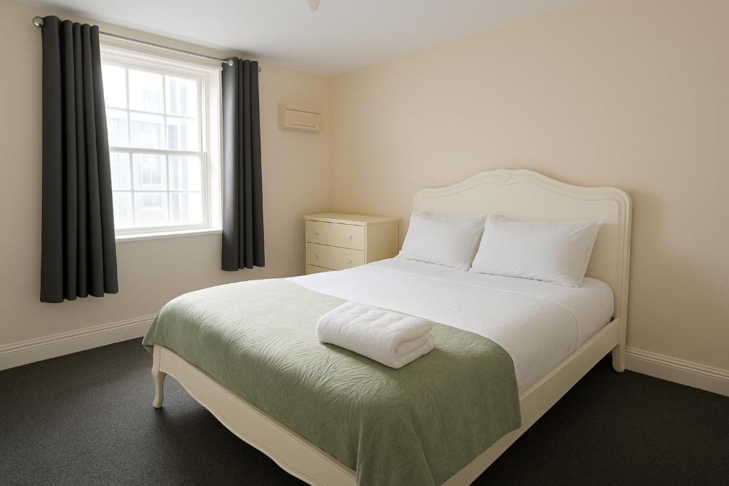 En eller flere senge i et værelse på 1 bed town apartment