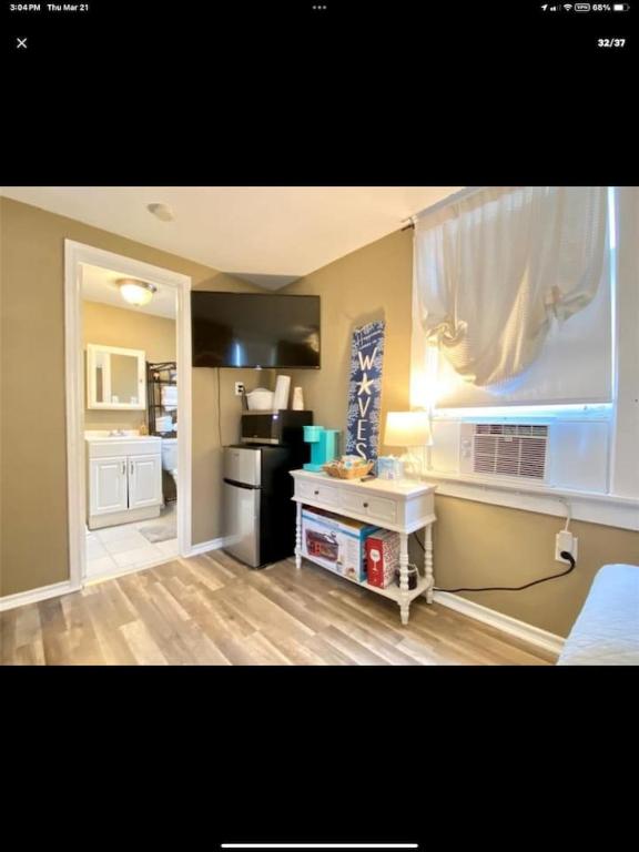 Gallery image of Tiny home close to cruise ships. in Galveston