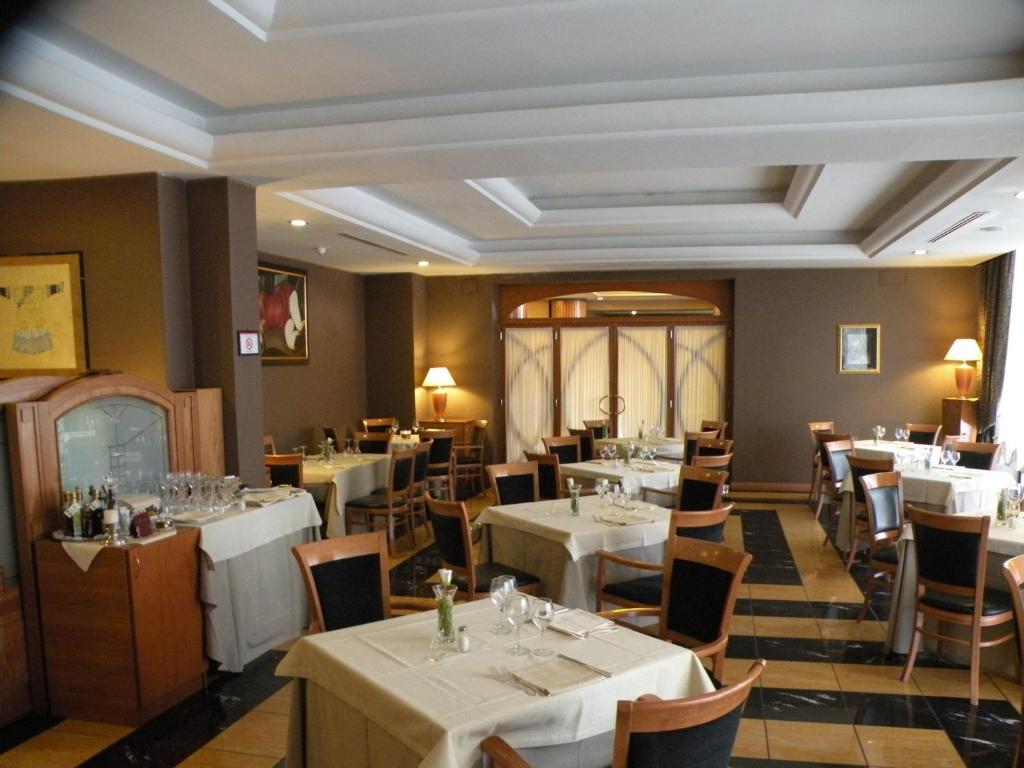 Ramada by Wyndham Naples - Resim 38