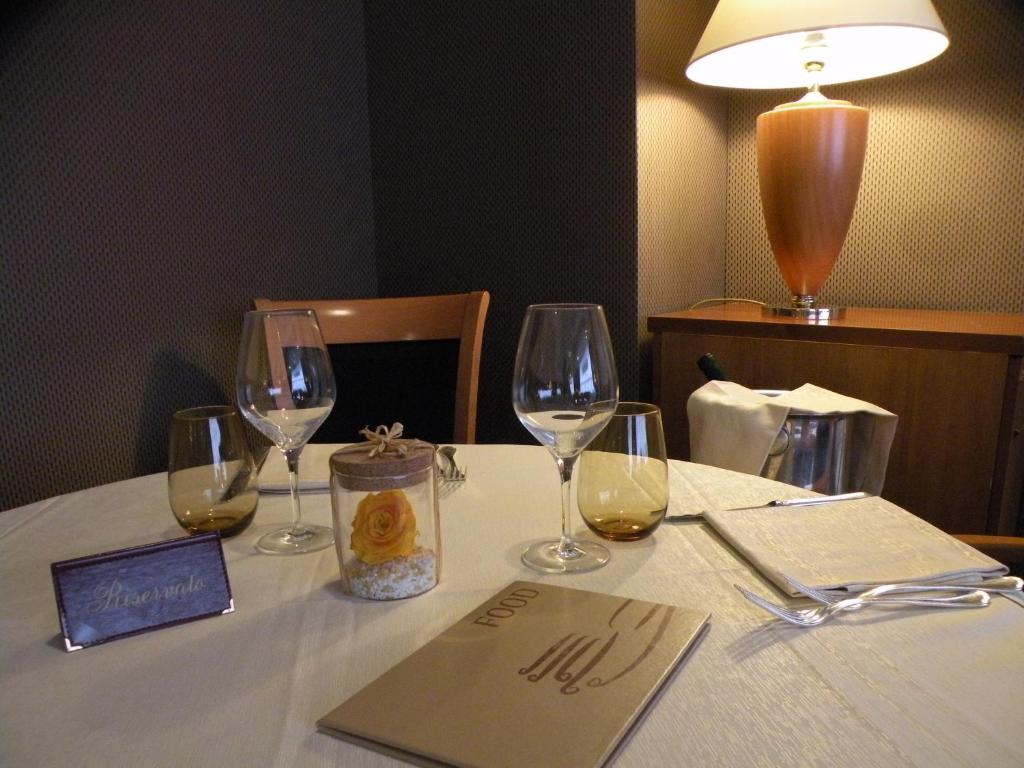 Ramada by Wyndham Naples - Resim 37