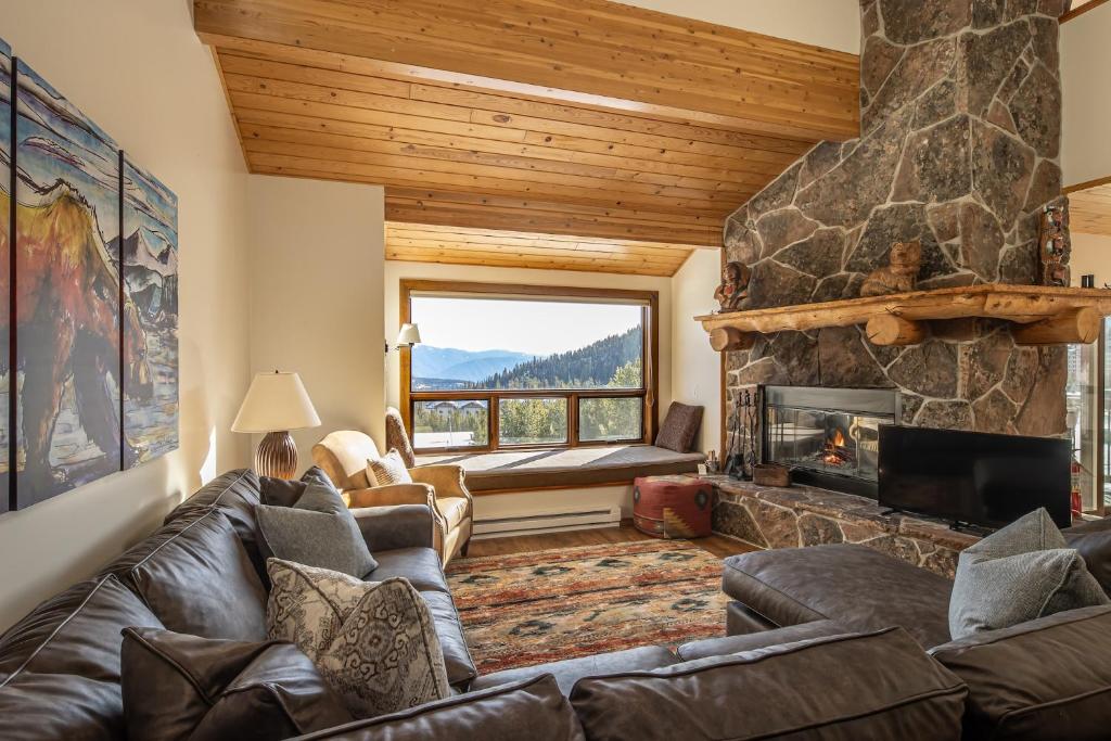 Posezení v ubytování Beaverhead Condo - 105 Beaverhead #301