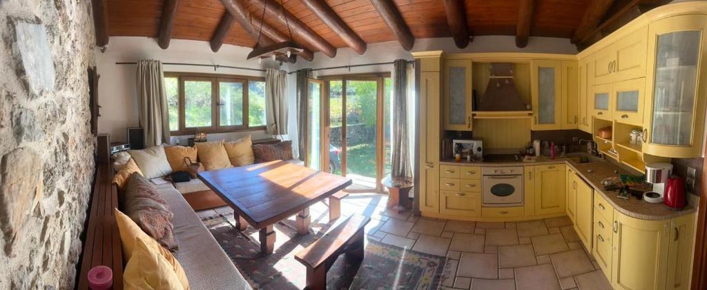 Η κουζίνα ή μικρή κουζίνα στο MOUNTAIN NEST - your fairytale escape