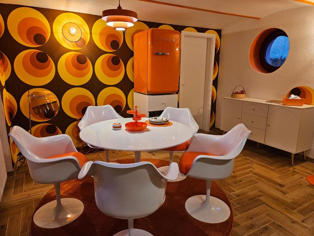 Posezení v ubytování Retro-Apartment 70er-Jahre