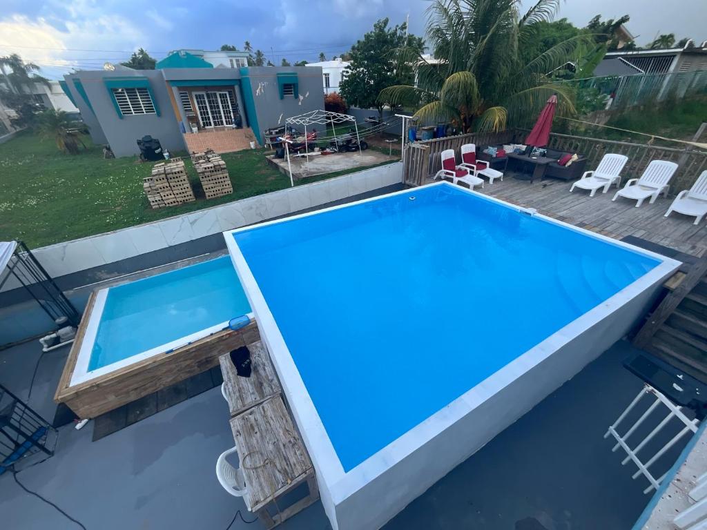 Bazén v ubytování Jobos Family Condos nebo v jeho okolí