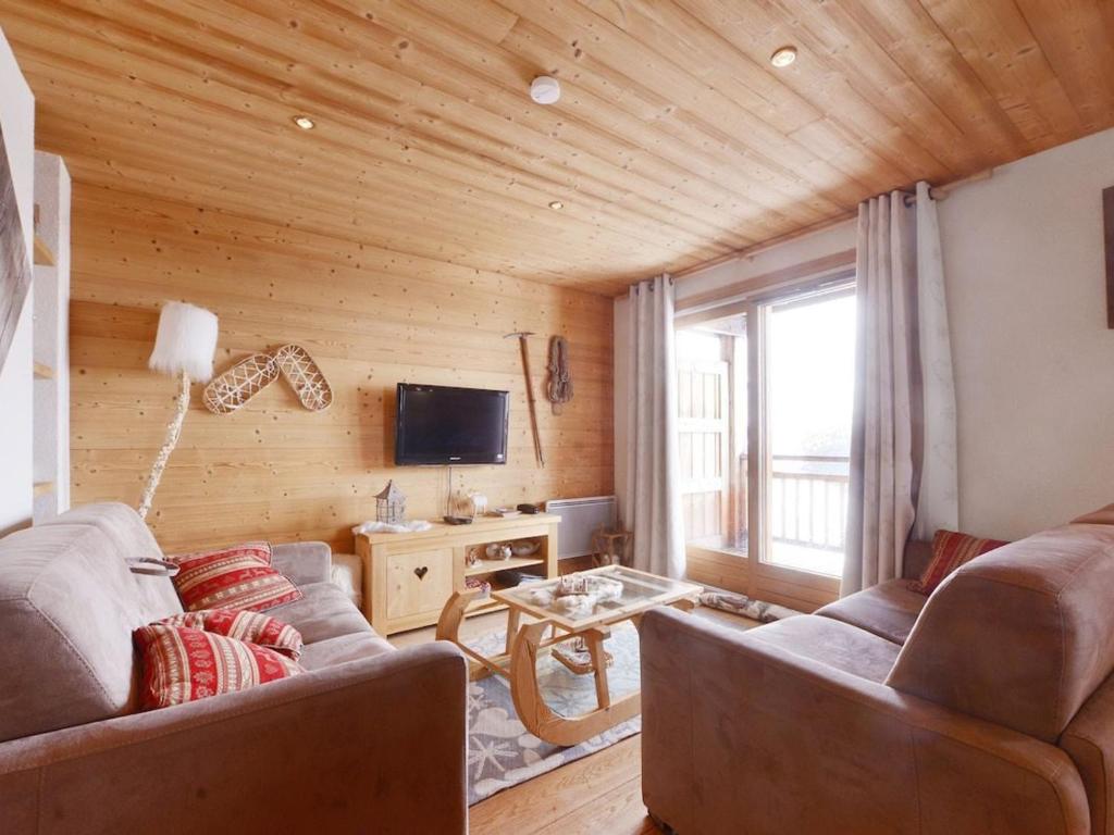 TV a/nebo společenská místnost v ubytování Spacieux appartement 96 m² à Flaine Hameau avec piscine et parking - FR-1-687-119