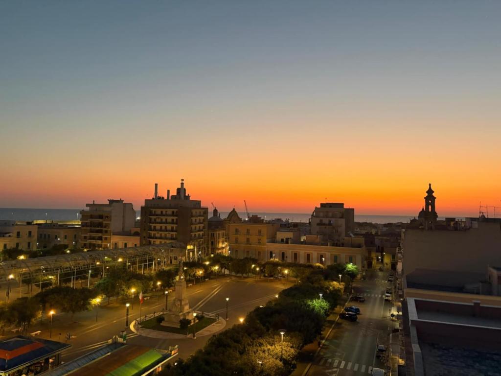 Bình minh/hoàng hôn nhìn từ nhà khách  hoặc gần đó