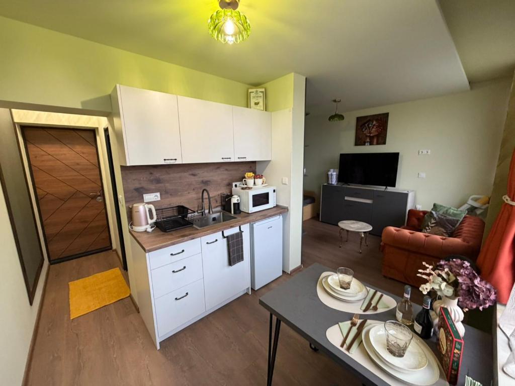 Kuchyň nebo kuchyňský kout v ubytování Yantra Tower Deluxe