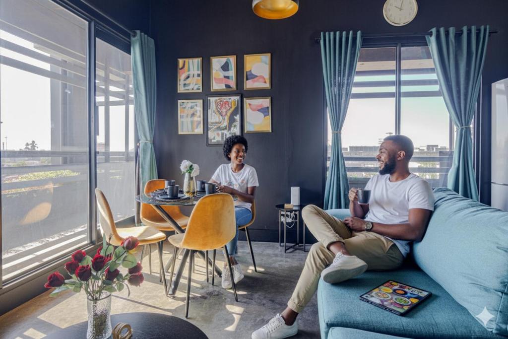 Et opholdsområde på Premium Stay in Central Johannesburg Cultural Heart - Hallmark House