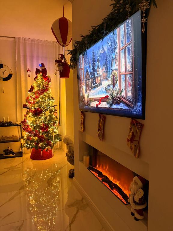 Μια τηλεόραση ή/και κέντρο ψυχαγωγίας στο Luna Luxury Suite