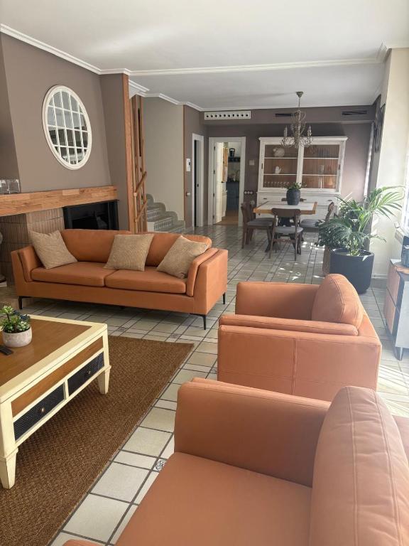a living room with two couches and a table at Casa Entremuseos in Zamora
