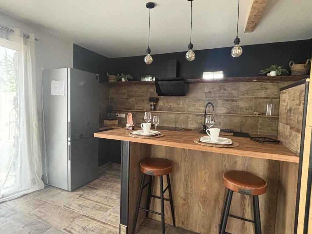 Kuchyň nebo kuchyňský kout v ubytování Le Cèdre Bleu