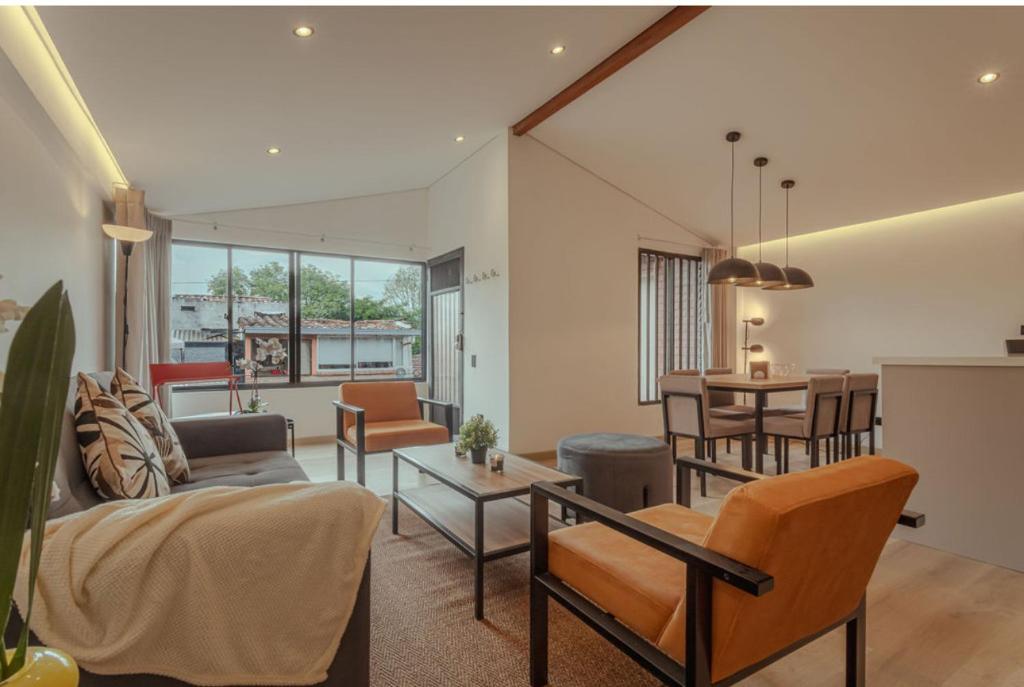 Posezení v ubytování El lienzo Blanco en Medellin